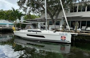 abacos island girl hero exterior
